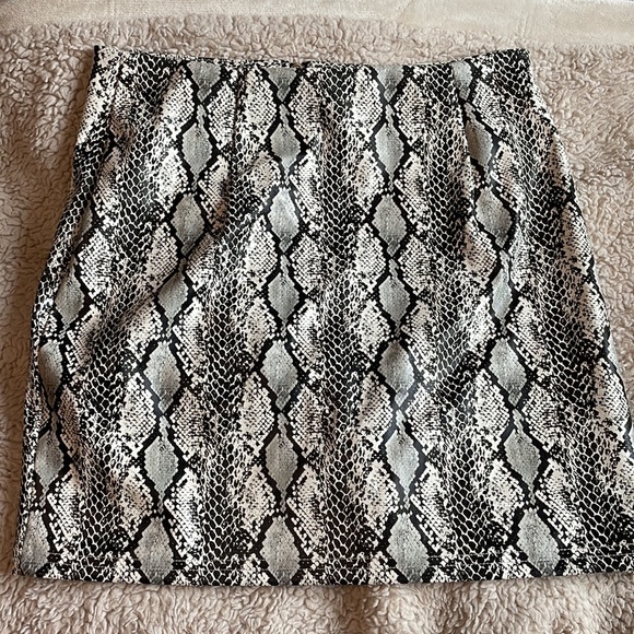 Snake print leather skirt - Picture 2 of 3